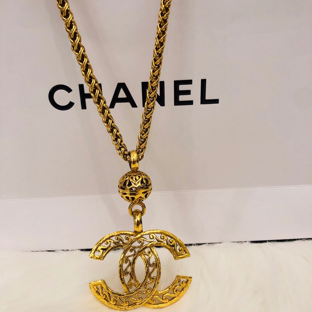 CHANEL Vintage necklace